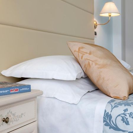 Hotel Carlton Beach Римини Экстерьер фото