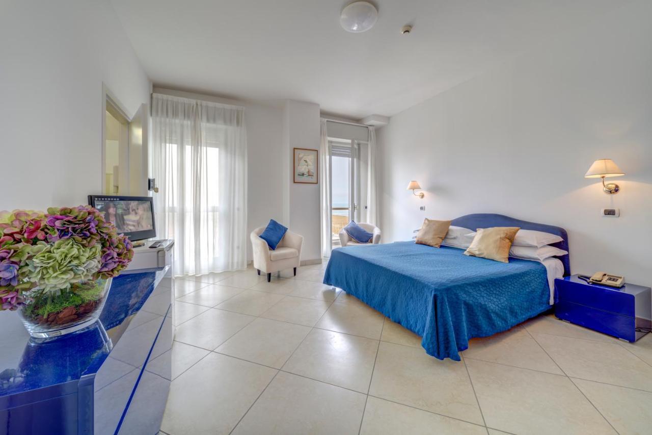 Hotel Carlton Beach Римини Экстерьер фото