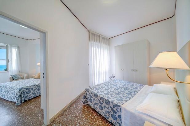 Hotel Carlton Beach Римини Экстерьер фото