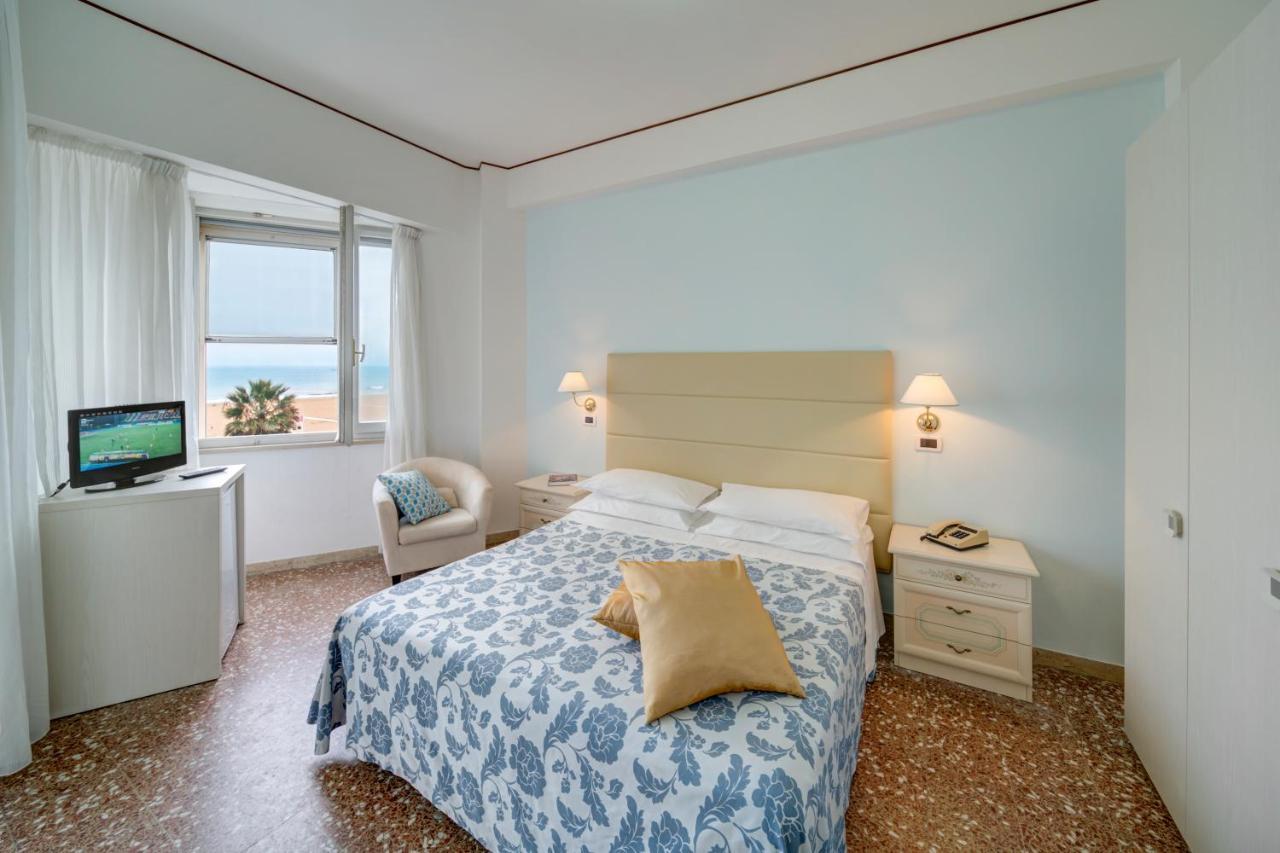 Hotel Carlton Beach Римини Экстерьер фото