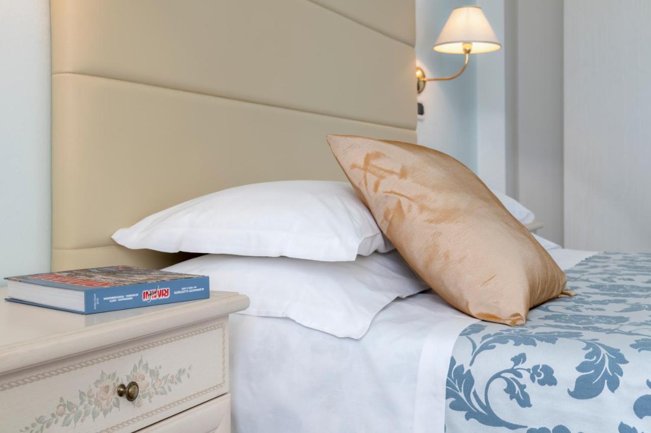 Hotel Carlton Beach Римини Экстерьер фото