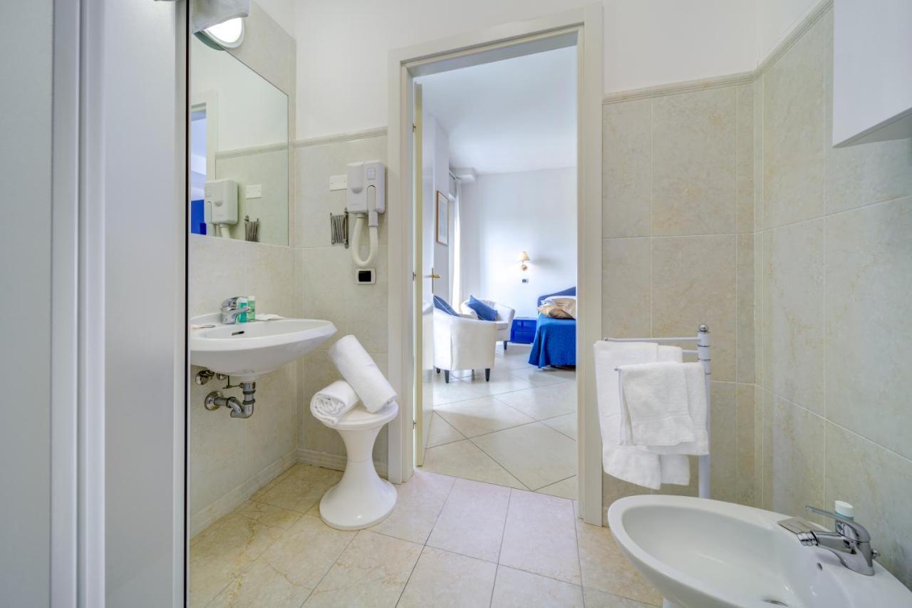 Hotel Carlton Beach Римини Экстерьер фото