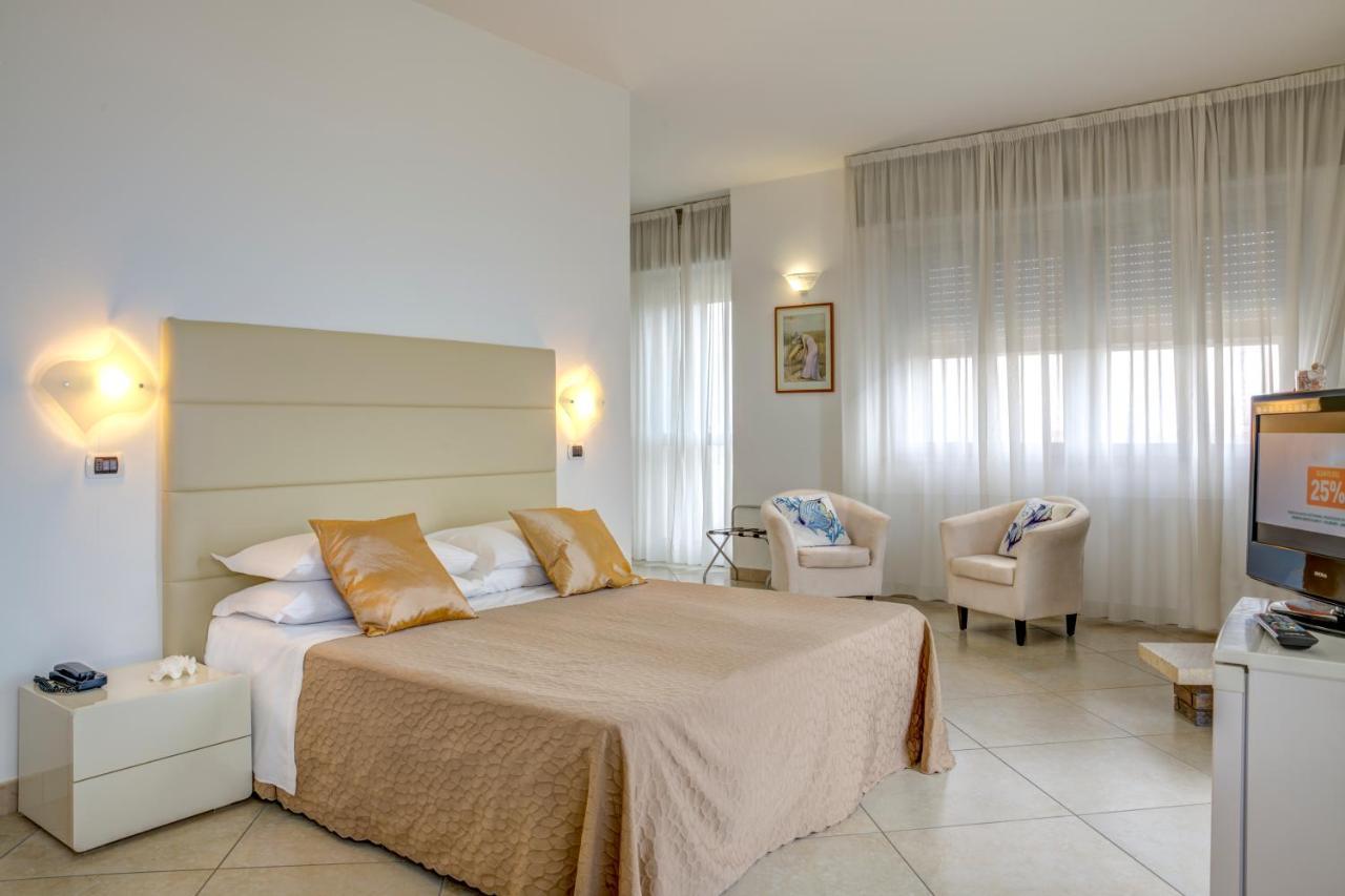 Hotel Carlton Beach Римини Экстерьер фото