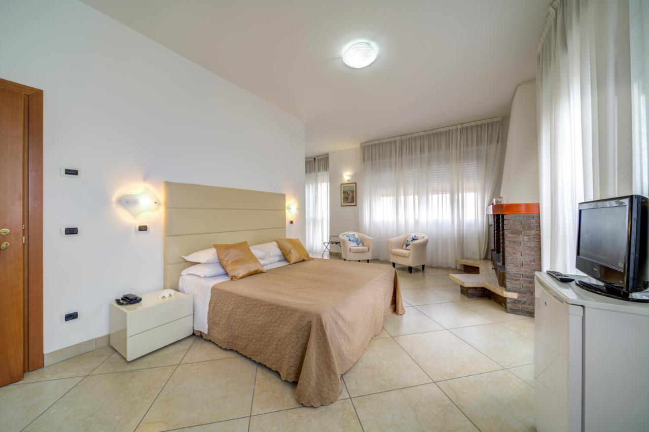 Hotel Carlton Beach Римини Экстерьер фото