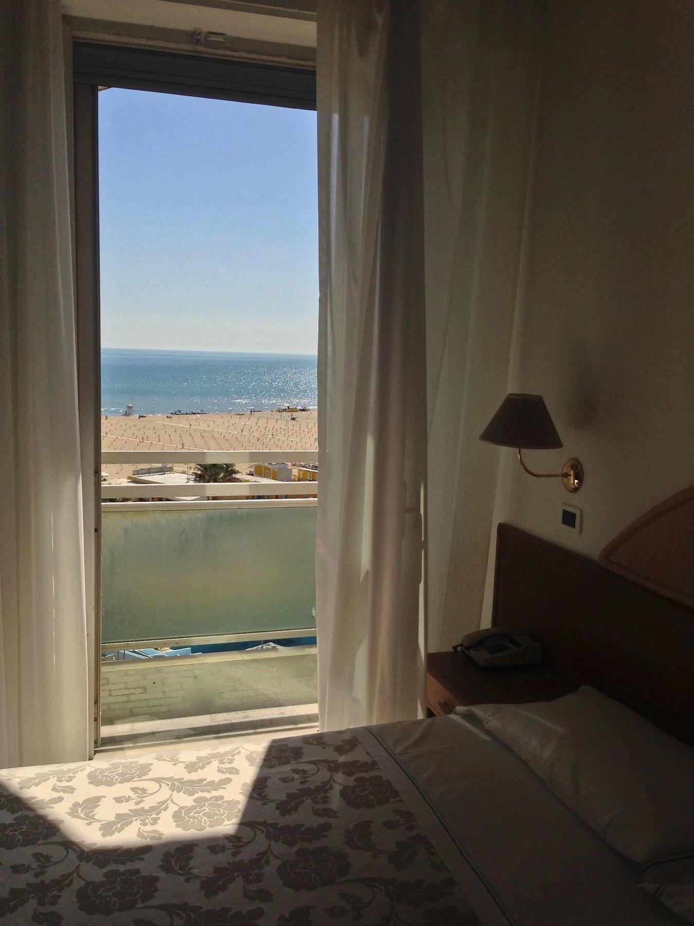 Hotel Carlton Beach Римини Экстерьер фото