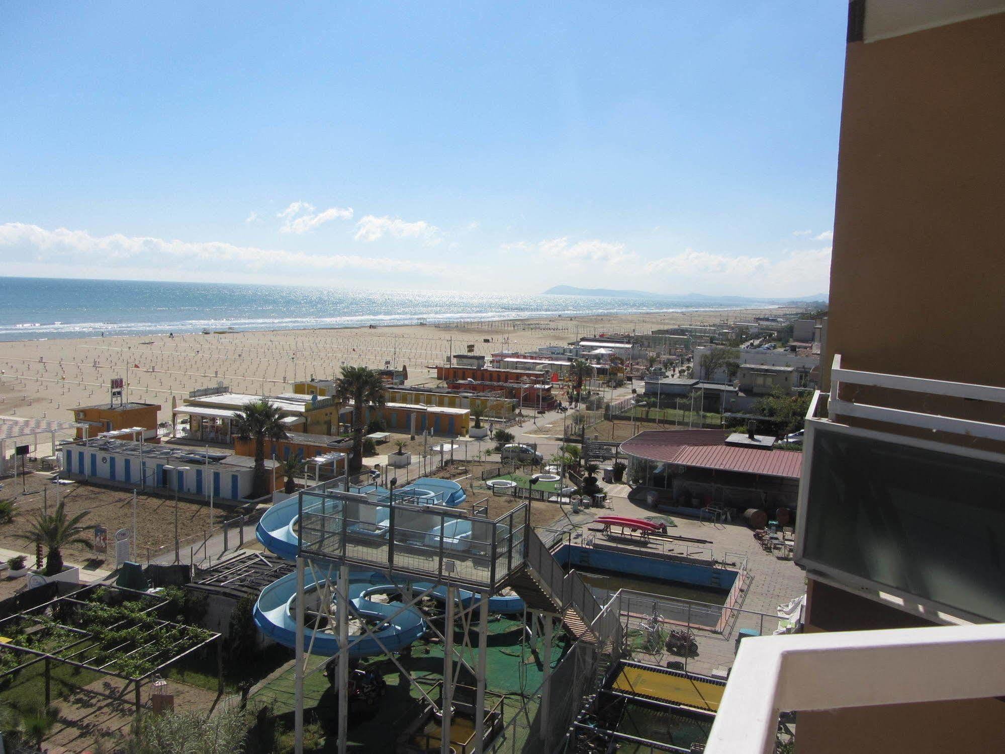 Hotel Carlton Beach Римини Экстерьер фото